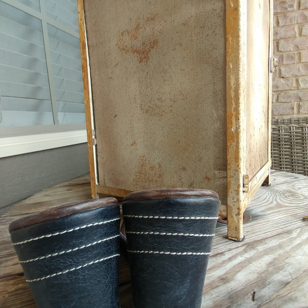 Shoes - Picture 3 of 4